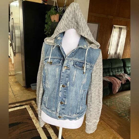 Free People Jackets & Blazers - FREE PEOPLE Throwback Distressed Jean Denim Jacket Hoodie Sweatshirt Size Medium